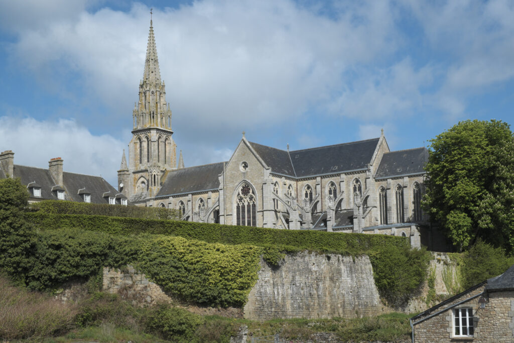 Quintin (Côtes-d’Armor) Basilique Notre-Dame-de-Délivrance